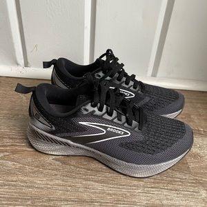 Brooks levitate size 6.5 womens